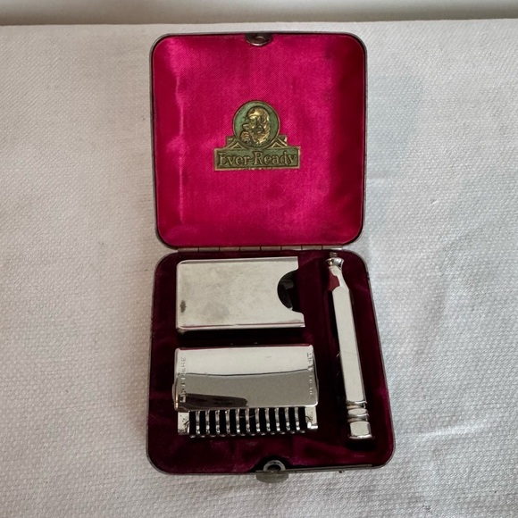 Vintage Other - Vintage Ever-Ready Safety Razor Set in Velvet Case
